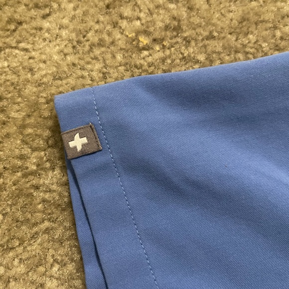 Men’s FIGS Technical Collection Leon Three Pocket Scrub Top Ceil Blue 1517 Sz M - Picture 9 of 14